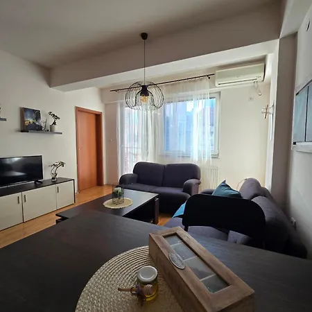4 Apartment *