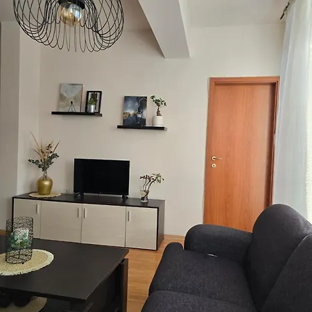 4 Apartment *
