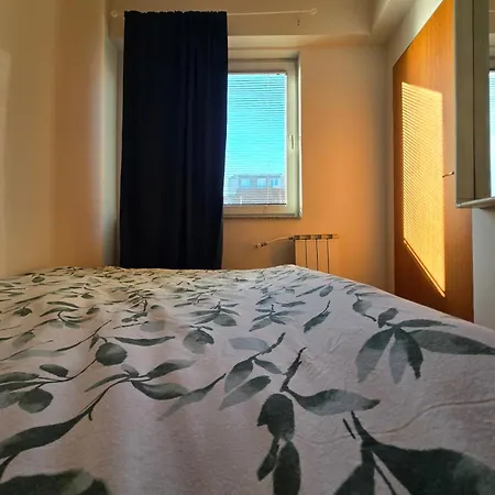 4 Apartment *